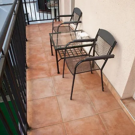 2b Pechackova Family With Balcony By The River Apartment *