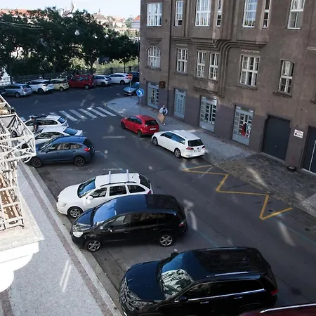 Apartment 2b Pechackova Family With Balcony By The River Prague
