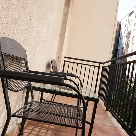 Apartment 2b Pechackova Family With Balcony By The River Prague