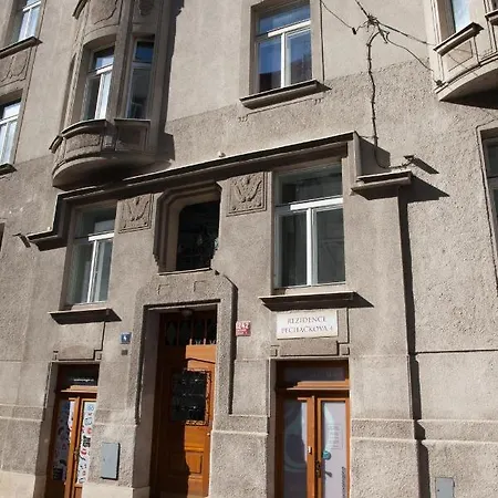 Apartment 2b Pechackova Family With Balcony By The River Prague