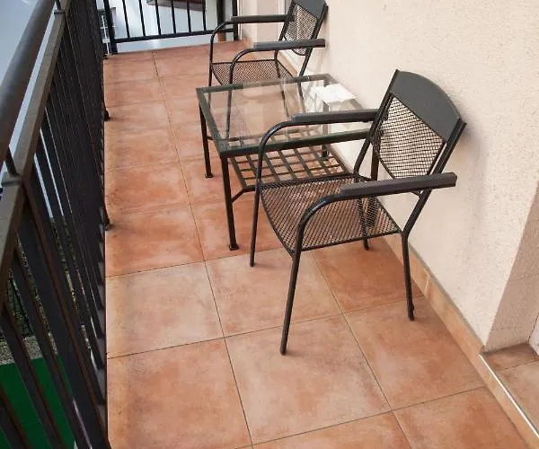 2b Pechackova Family With Balcony By The River Appartement *