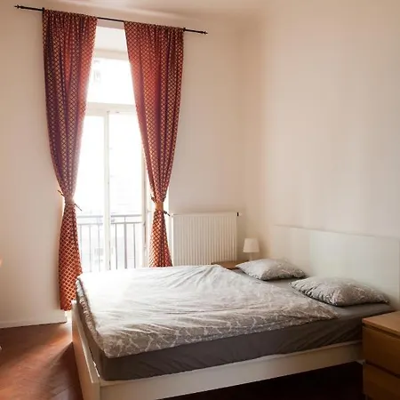 2b Pechackova Family With Balcony By The River Apartament Praga